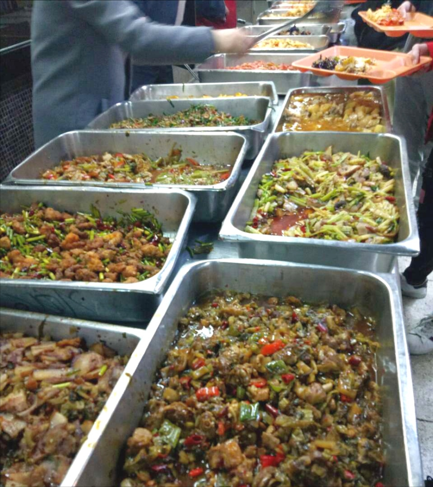 实拍:富士康工厂的食堂,大厨做菜,每天吃掉100万个鸡蛋!