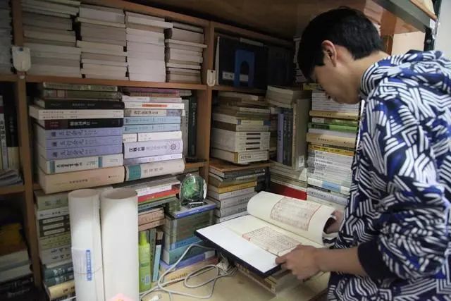 孩子沉迷读书无法自拔警惕这是读书上瘾孩子成瘾难戒除