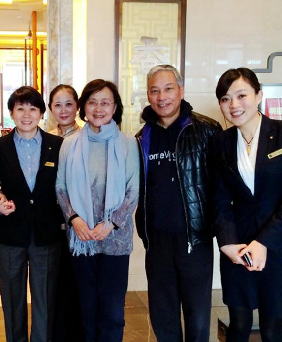 老戏骨金鑫与大2岁正师级妻子相爱37年儿子成最大骄傲