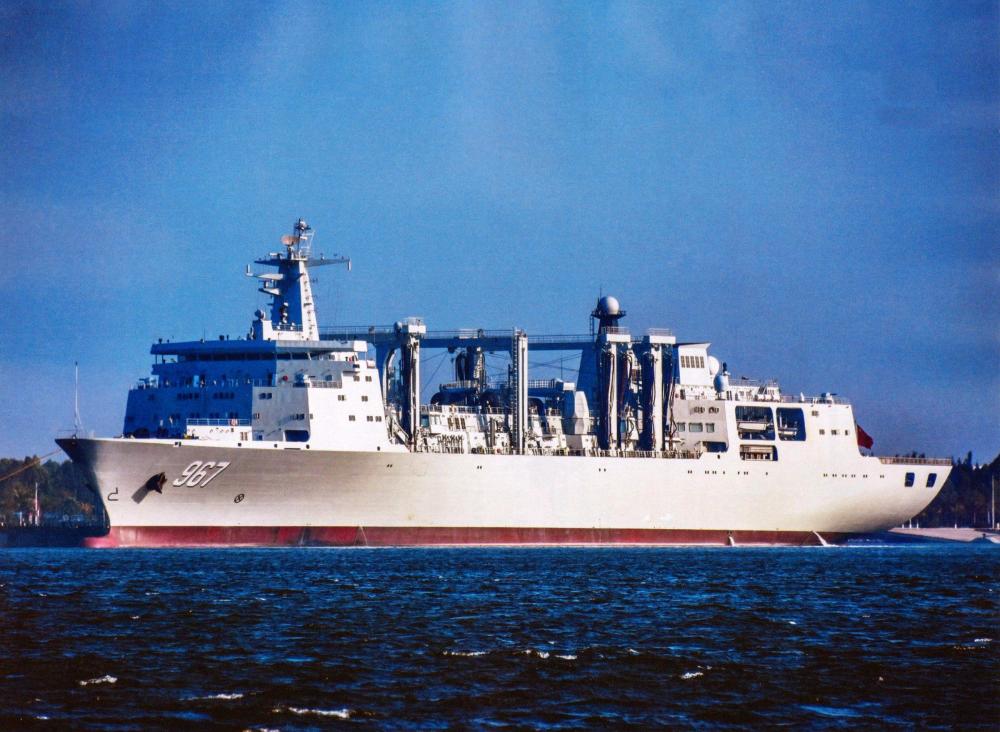 中国海军补给舰稳坐世界第二,排水量超37万吨,海军能走多远_腾讯新闻