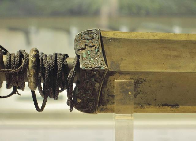 湖北挖出"天下第一剑",出土时千年不锈,研究后发现千古秘密