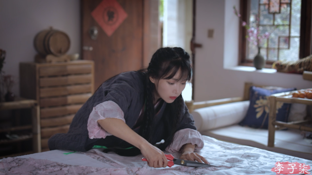 李子柒终于更新视频满屏桃花春意盎然