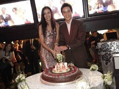 吴彦祖晒旧照庆祝结婚11周年,大方表白美娇妻,发文时间似有深意
