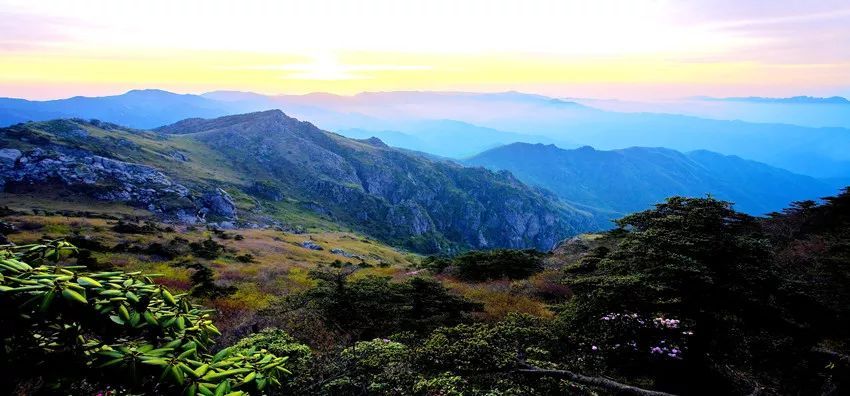 秦岭为陕西省内关中平原与陕南地区的界山.