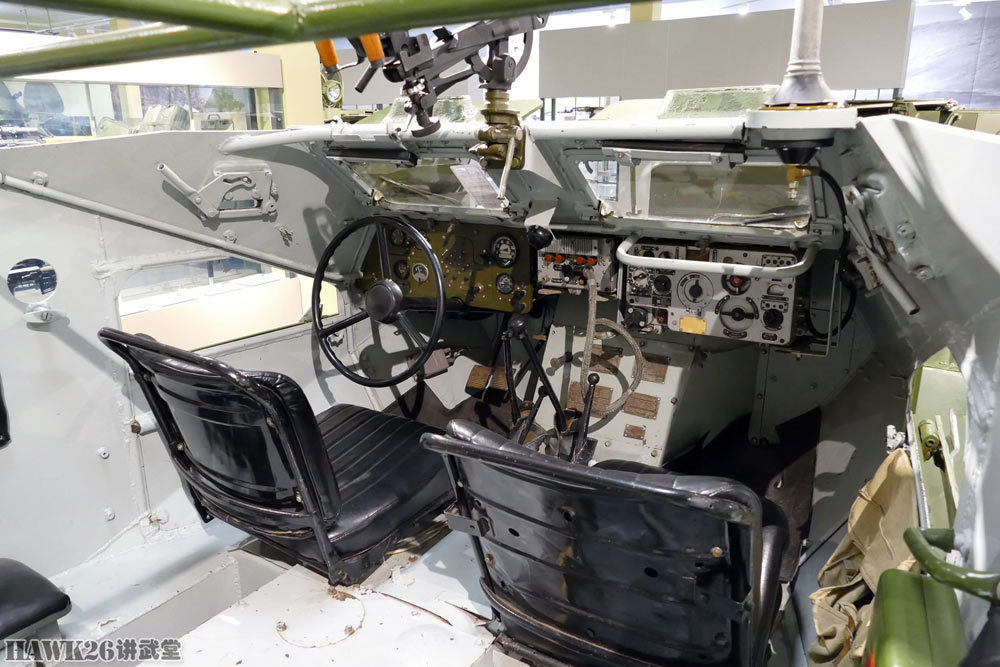 图说:btr-40装甲运兵车 外形酷似德国型号 车内空间小见缝插人_腾讯