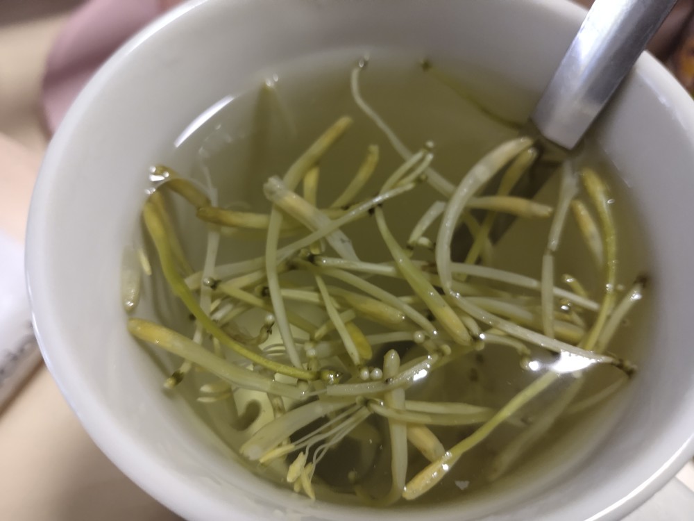 金银花茶有兴趣的小伙伴还可以去了解一下其他的花茶功效哟,还可以