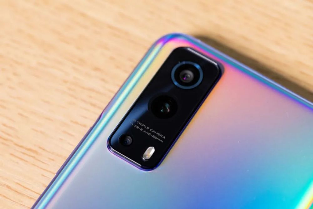 iqoo z3主摄在白天表现在这个价位中表现还可以,画面细节比较丰富.