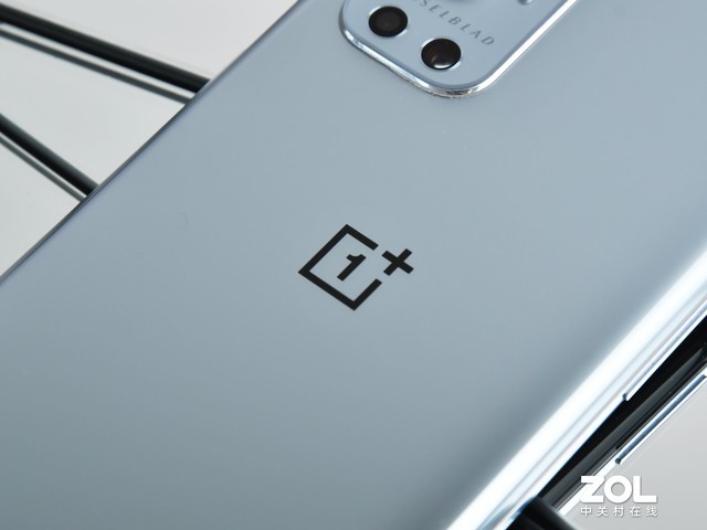 有一种颜色 被叫做"一加哈苏红"