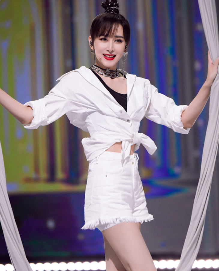 浪姐2最新剧照出炉姐姐总决赛造型美艳那英气场没谁了