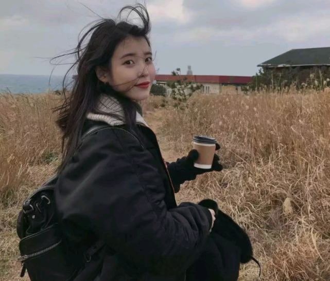 韩国国民妹妹iu李知恩无可替代的音乐女王