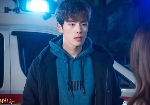 爱的迫降被称月老剧组主角官宣恋爱配角疑似恋情曝光