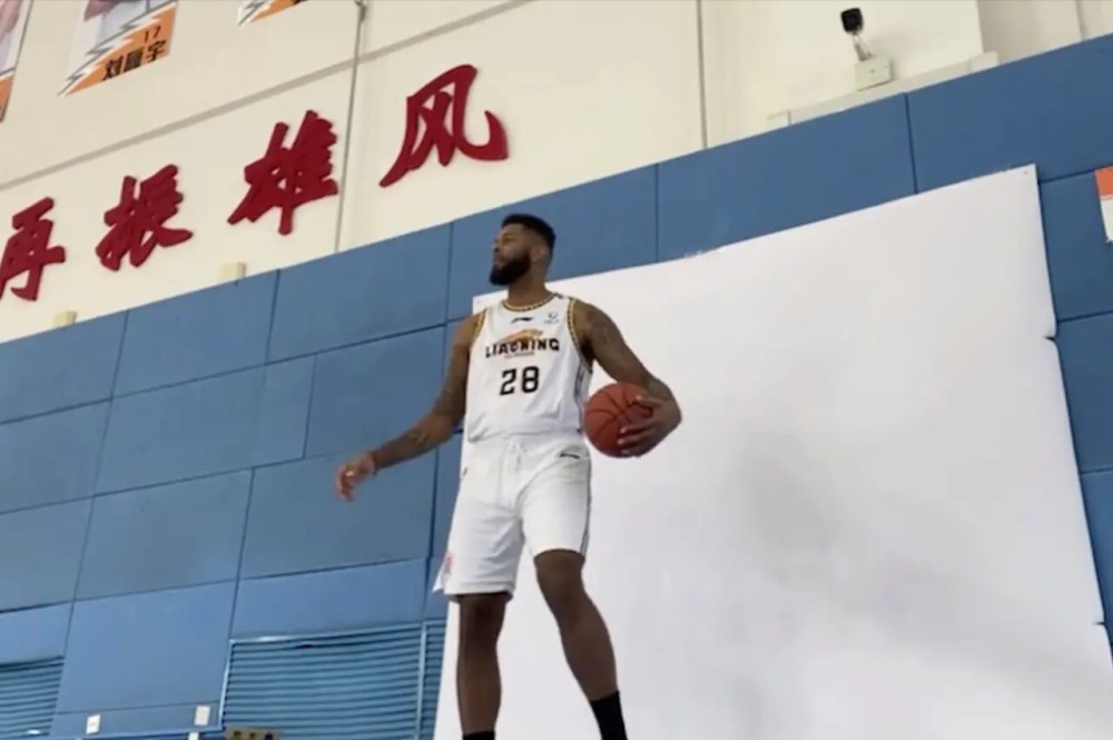 刚刚,媒体爆出,辽宁大外援泰勒已经完成同辽宁的签约,并已飞抵诸暨,将