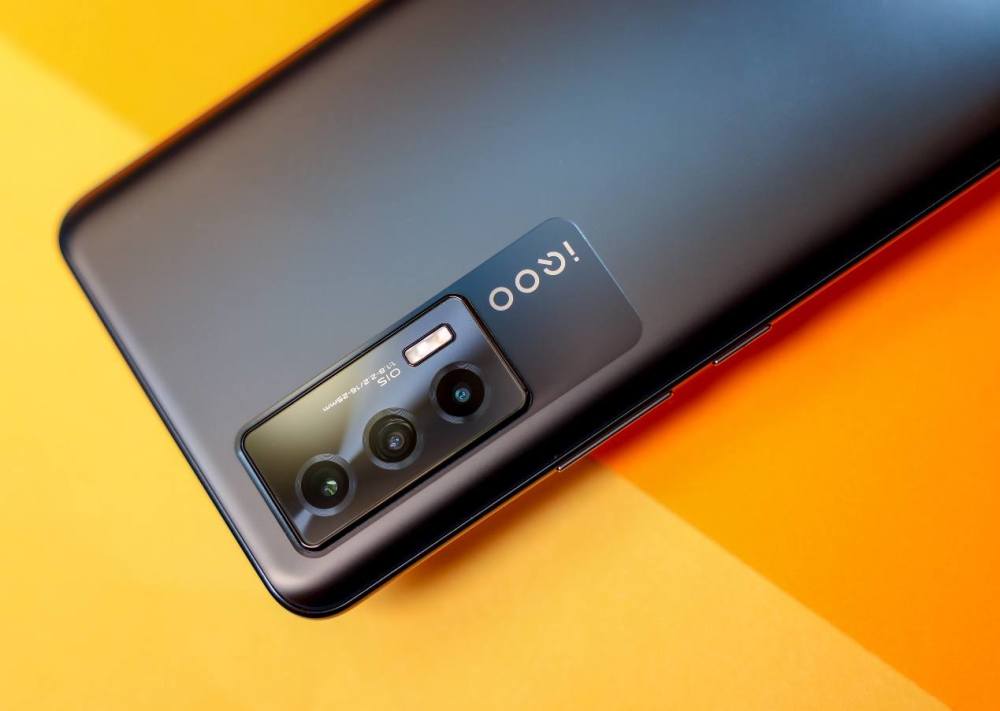 西装暴徒队伍再添猛将iqooneo5的外观设计你会打几分