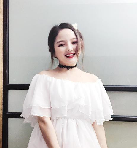 最美"袖珍人"黄韵伊,从小被父母嫌弃,年入百万供养父母,弟弟