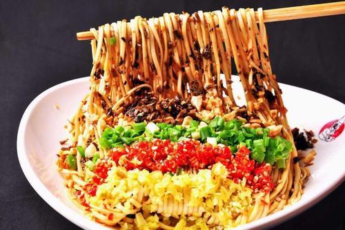 一碗燃面撑起一个学院?"宜宾燃面学院"回应网友质疑