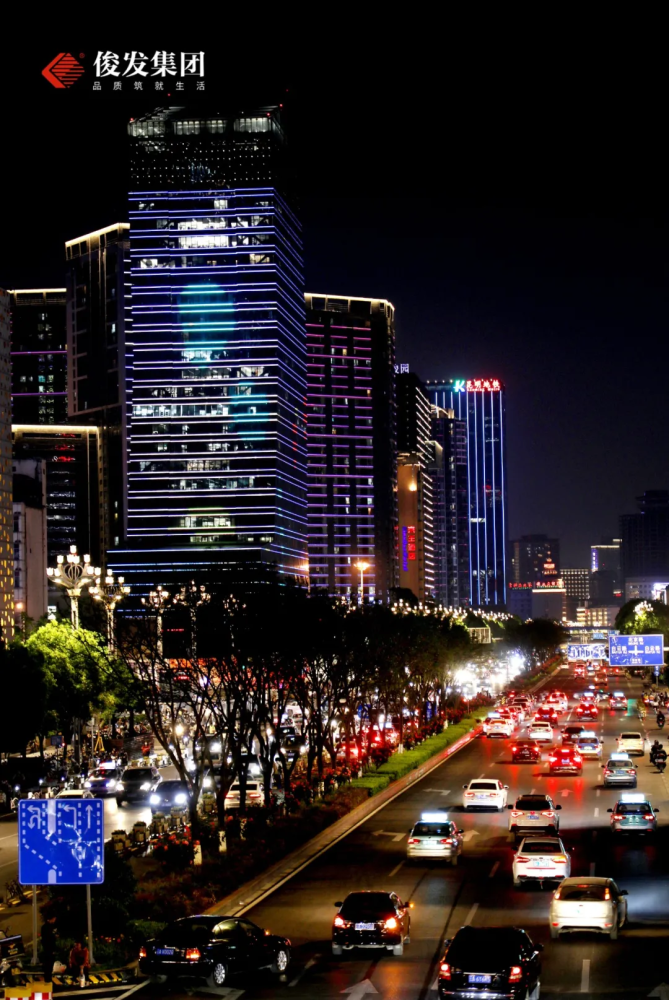 入夜后俊发陪你看见一个更璀璨的昆明