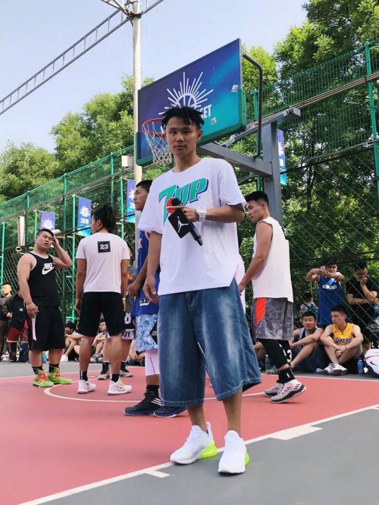 吴悠的数据显然不是他想要的结果,他还向大家表示:abl联赛太假了,自己