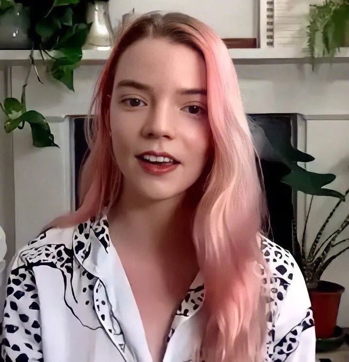 头像安雅泰勒乔伊头像性感精灵