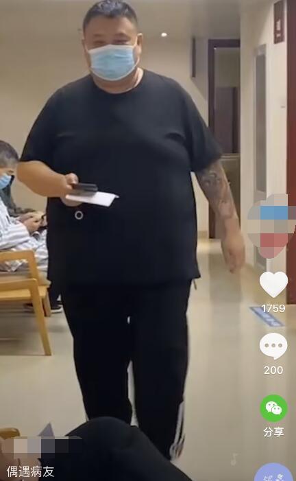 孙越现身医院做手术穿短袖露出手臂纹身网友去的减肥科