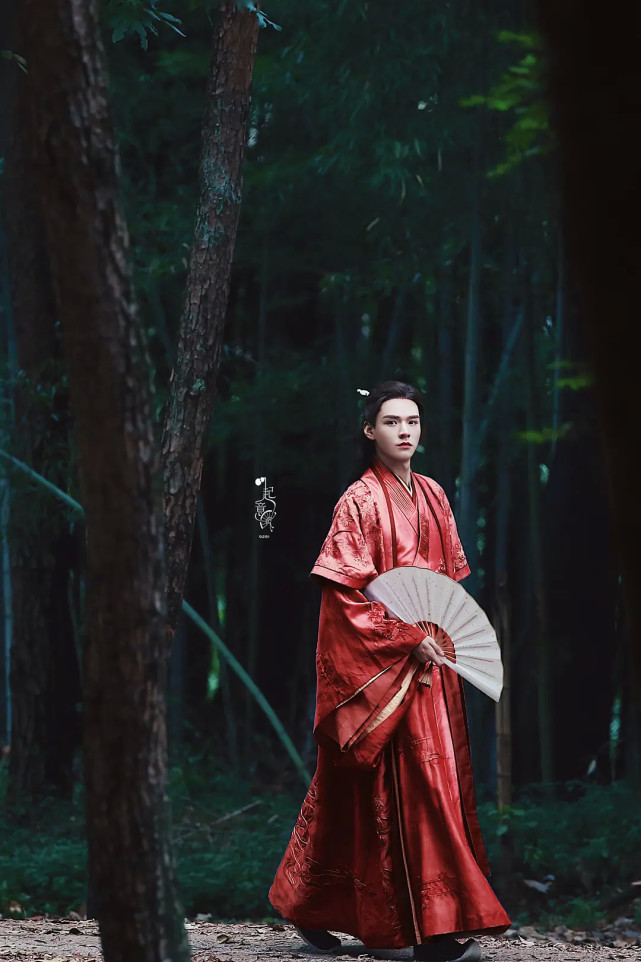 古装剧中最难驾驭的"红衣",这8位男神却惊为天人,他可以封神