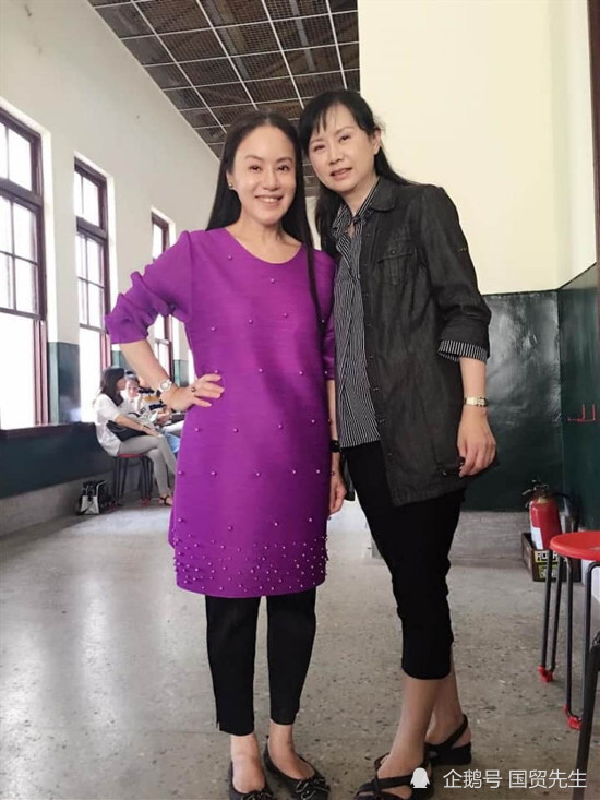 日前,久未露面的李碧华近照曝光.