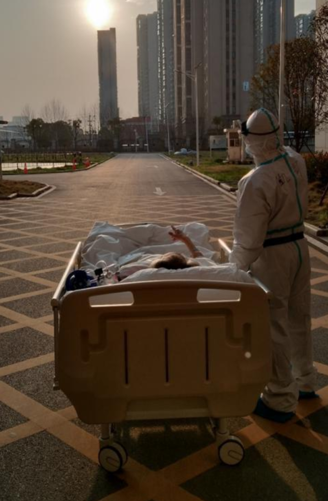 过去的一年,我们经历了疫情,隔离,封城,洪水.2021年4月8日,武