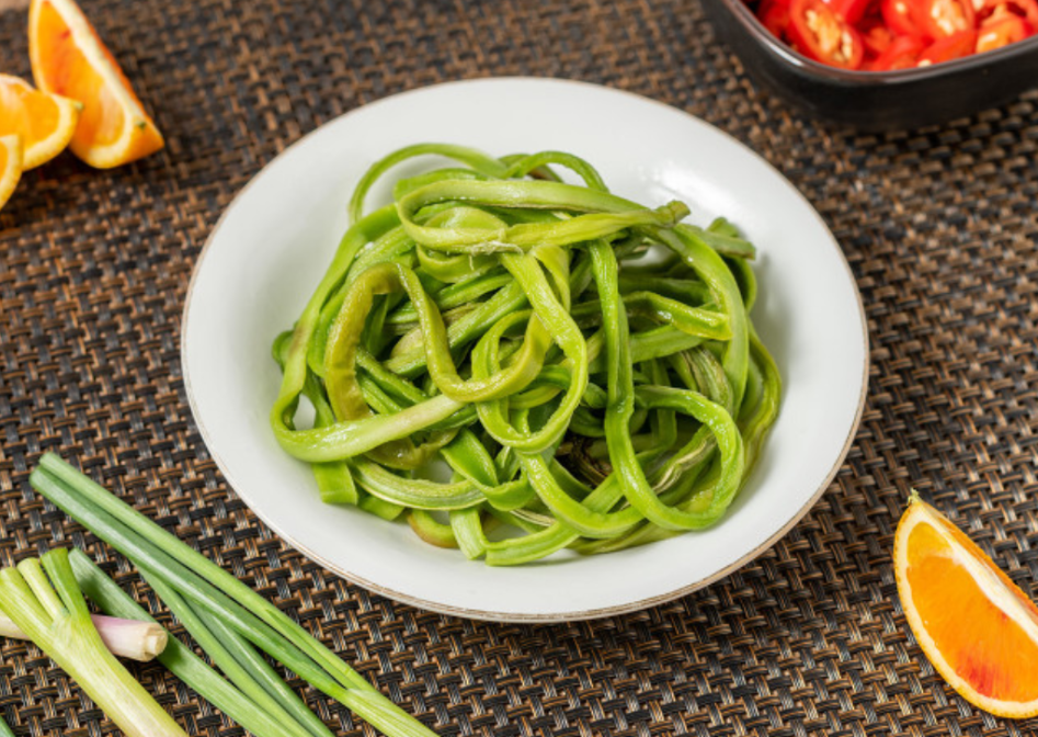 火锅里咬起来咯吱咯吱的"贡菜"究竟是什么菜?