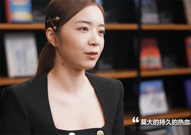 余霜跟宋轶吴宣仪一起现身访谈颜值不输女明星粉丝直呼牌面