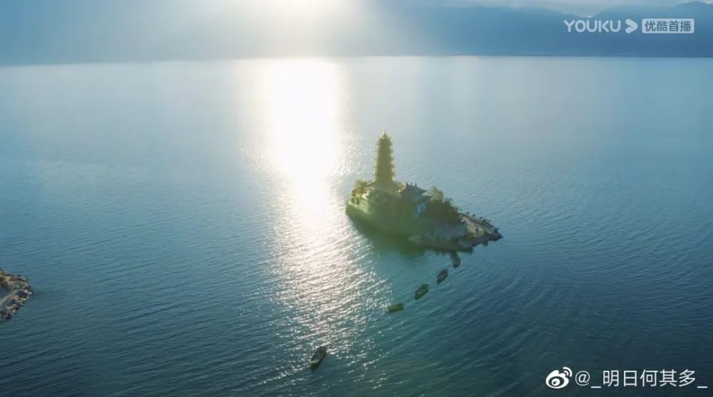 开辟大理坝子时,在这里的海面上丢下一颗镇海大印,即为小岛,以镇风浪