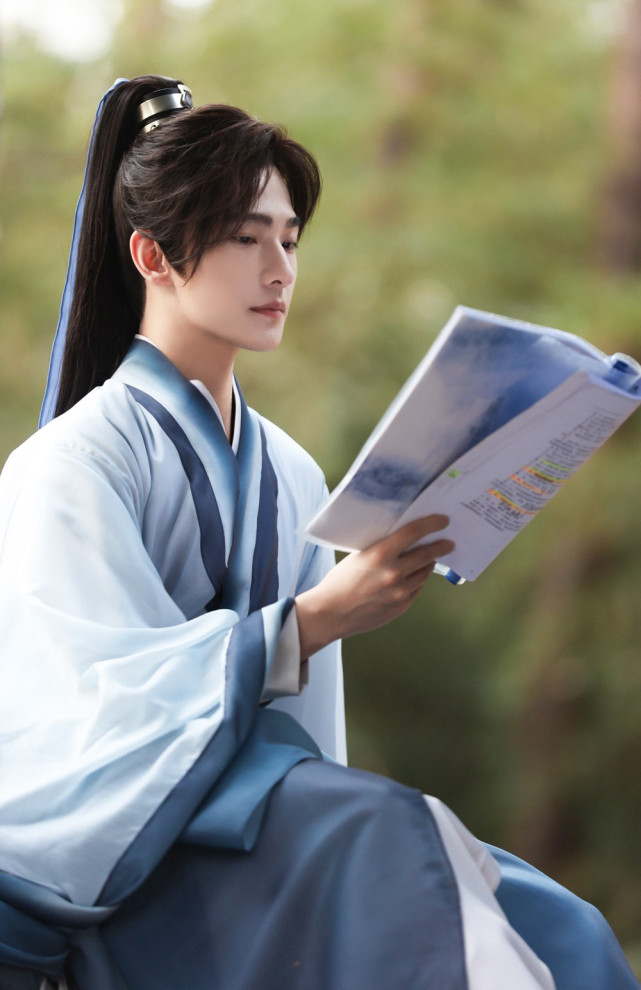 且试天下曝定妆照杨洋高马尾造型俊雅绝伦