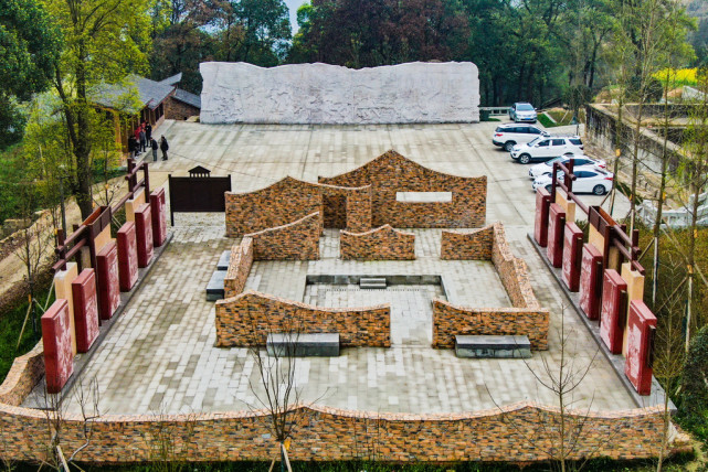 打造红色教育示范基地新时代红村精神再起航