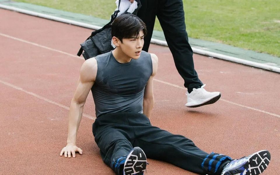 长相与身材不符的明星,赵露思谭松韵,看到彭昱畅:没开玩笑?