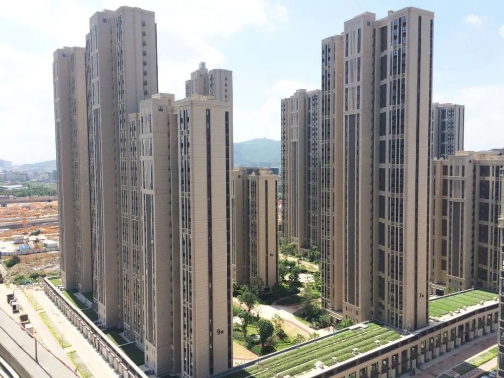 海沧区的新阳居住区一期集美区的滨水小区另有零星现房安排在:同安区