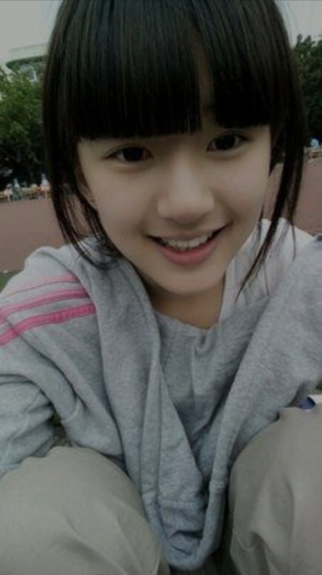 从小美到大的赵露思当年仅凭一张照片就出圈了那时候的她颜值到底有多