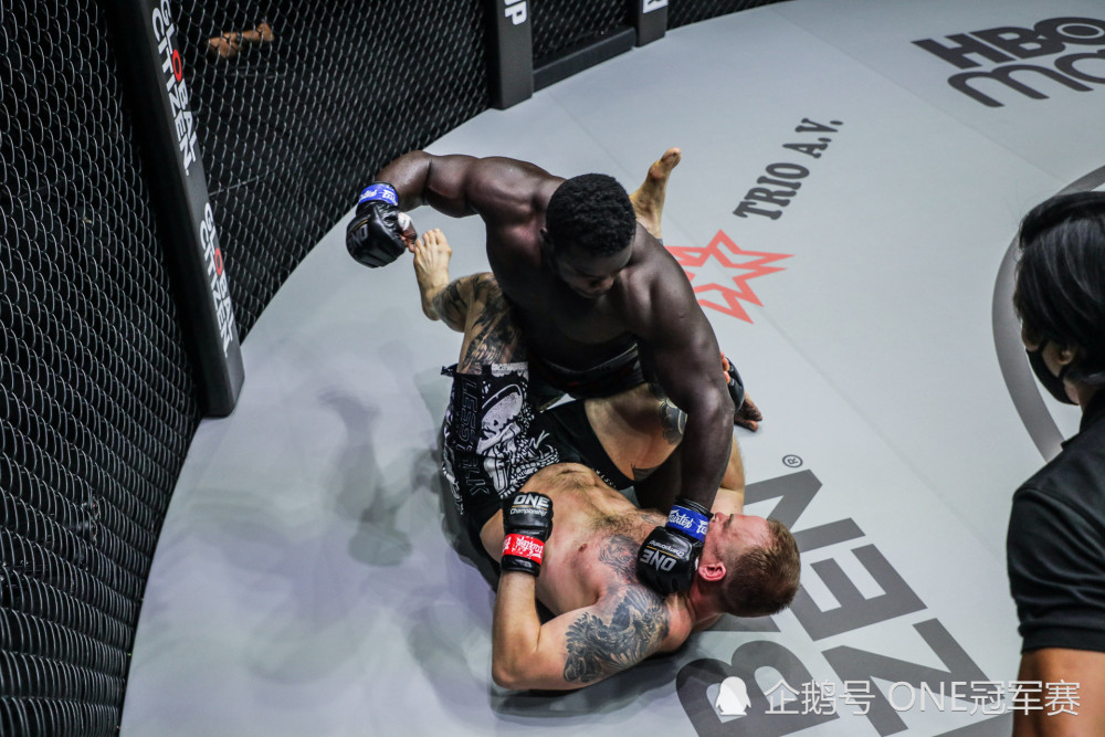 当晚首场比赛由瑞士踢拳名将帕特里克·施密德(patrick schmid)对阵