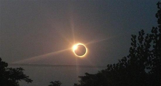 日食与日凌平均400年左右才能看到一次的天文现象