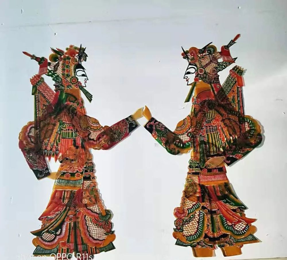 据专家,学者考证,凌源皮影戏属滦州皮影派系,源于宋代,盛行于明清