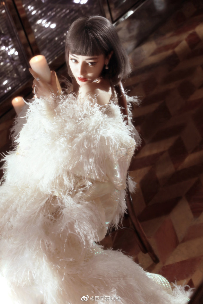 此颜只有天上有!迪丽热巴红毯礼服合辑来了