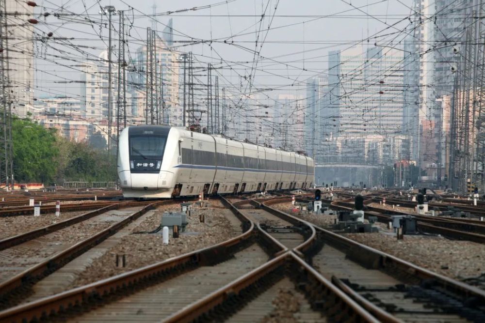 广铁集团实行新的铁路运行图 广深城际列车时刻,停靠站 都有不小的