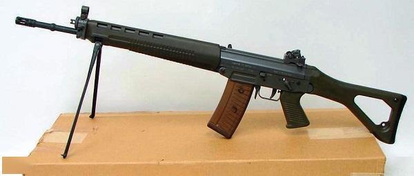 世界名枪--瑞士SG550突击步枪