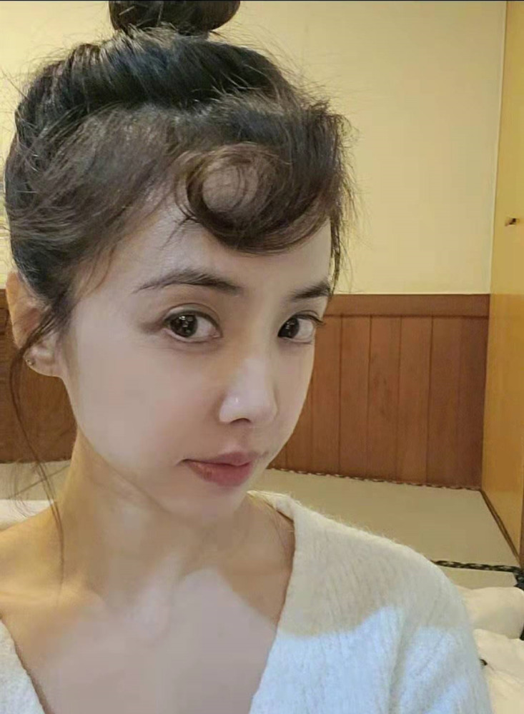 蔡依林深夜素颜自拍