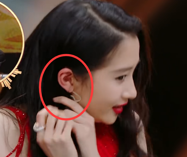 贾玲说关晓彤演戏像"可云",谁注意她的耳朵,这是对演员的尊重_腾讯