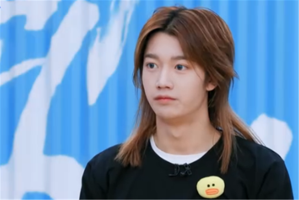 青3主题考核孙滢皓变身金毛狮王余景天和孙亦航太像了