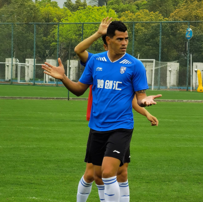 详解武汉三镇外援后卫与j马当过队友球队地位与河北核心相同