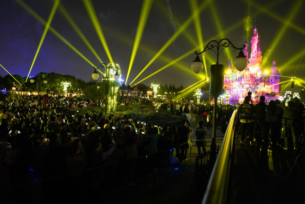 上海迪士尼五周年庆典开启 全新"奇梦之光幻影秀"首演