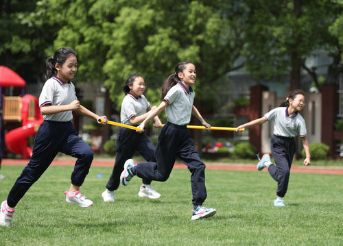 小学生到校先上体育课再上文化课 网友吵翻了 干脆改体校算了 腾讯新闻