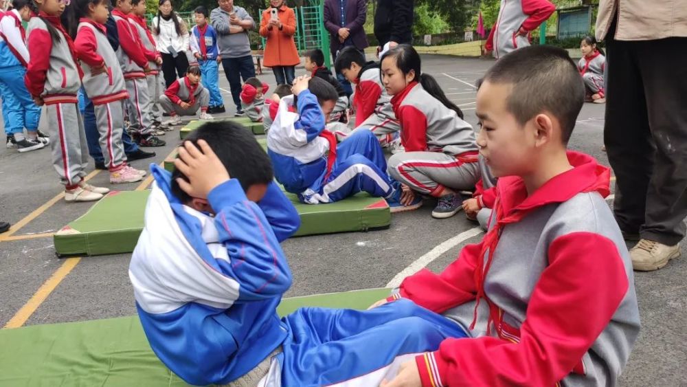 井研的小学生运动会要逆天吗口号一个比一个接地气