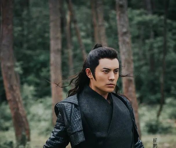 除了辰亦儒之外,其实《斗罗大陆》里还有一位童年男神——崔鹏,剧中他