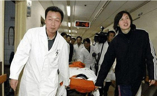 央视主持人沈旭华,无意推错一扇门,却因此走上"绝命"路