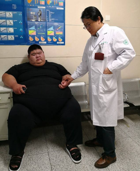 被称中国第一胖为爱一年从668斤减到268斤变身网红